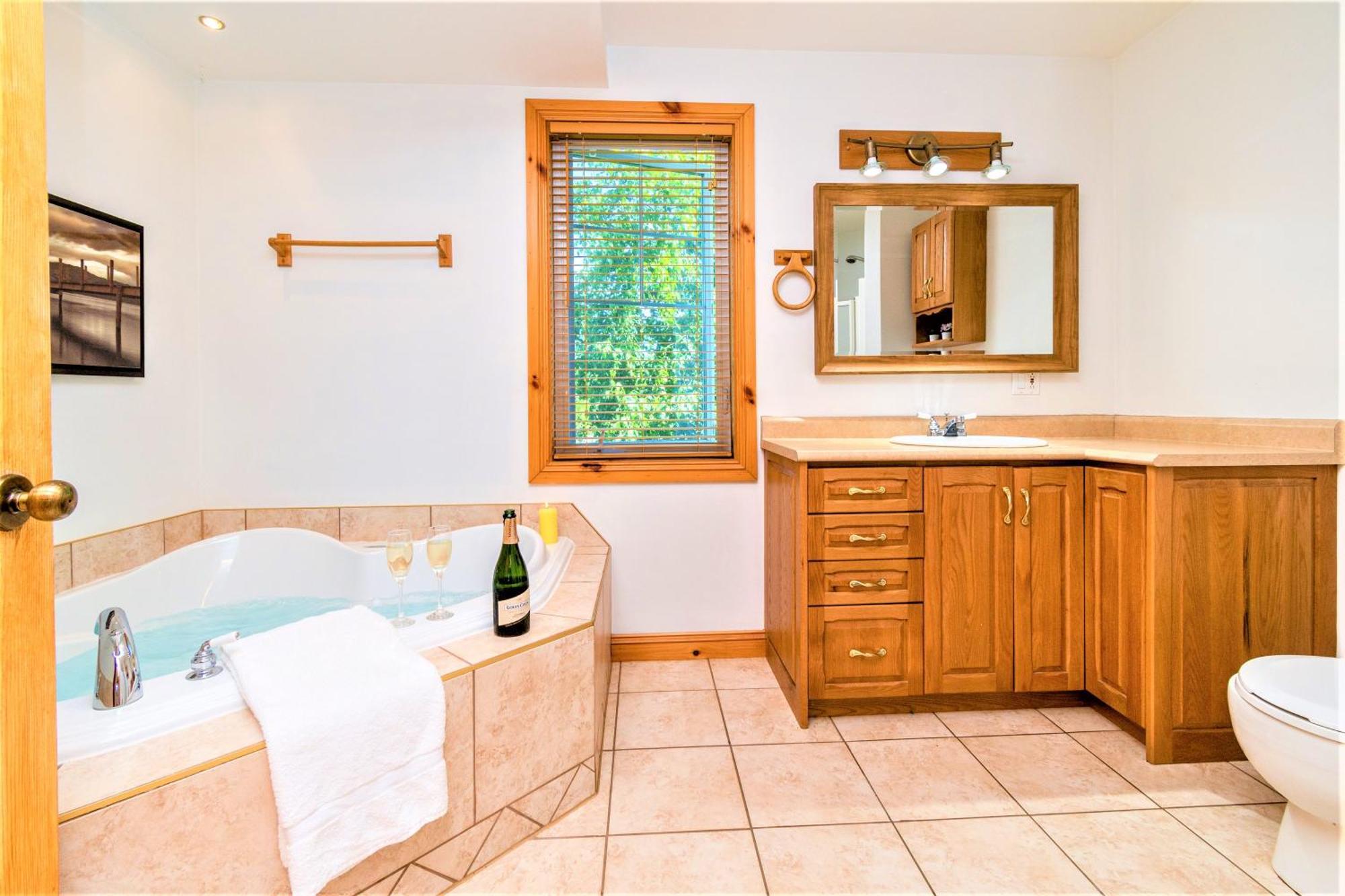 Maison Accueillante - Spa, Fleuve Et Montagnes! Petite-Riviere-Saint-Francois Exteriör bild